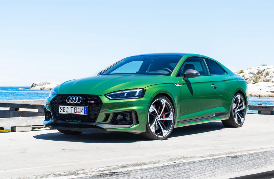 Замена аккумулятора Audi Rs5