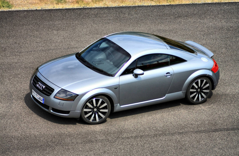Замена аккумулятора Audi Tt