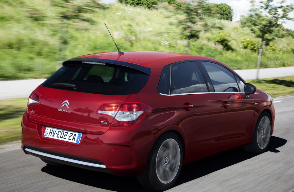 Замена аккумулятора Citroen С4