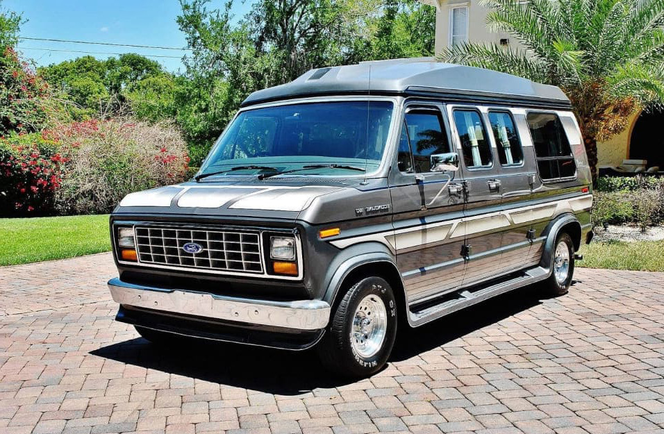 Замена аккумулятора Ford Econoline