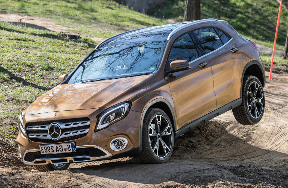 Замена аккумулятора Mercedes Gla