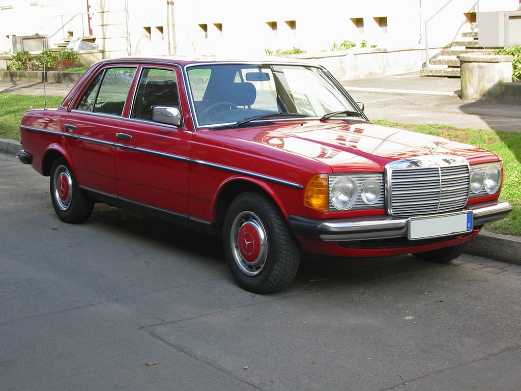 Замена аккумулятора Mercedes W123