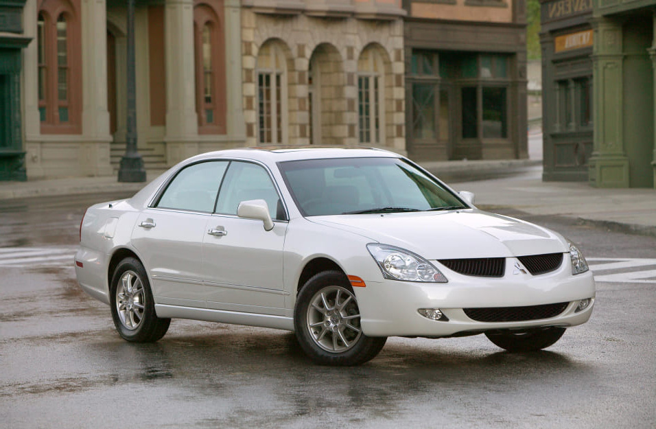 Замена аккумулятора Mitsubishi Diamante