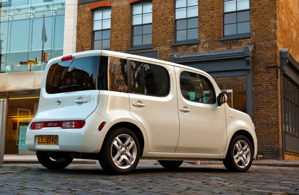 Замена аккумулятора Nissan Cube